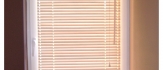 Żaluzje poziome drewniane do okien z wywietrznikiem 